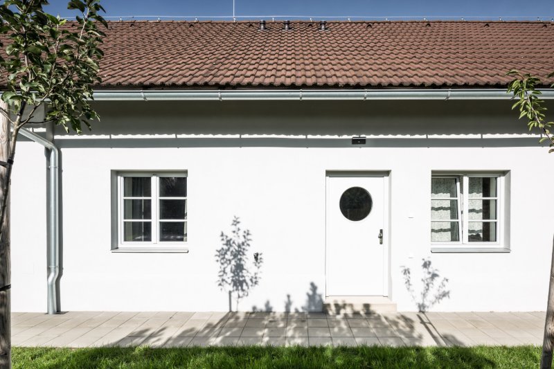 Rekonstrukce rodinného domu v Kolovratech, OTA ateliér (Tomáš Henel, Ondřej Fiala)