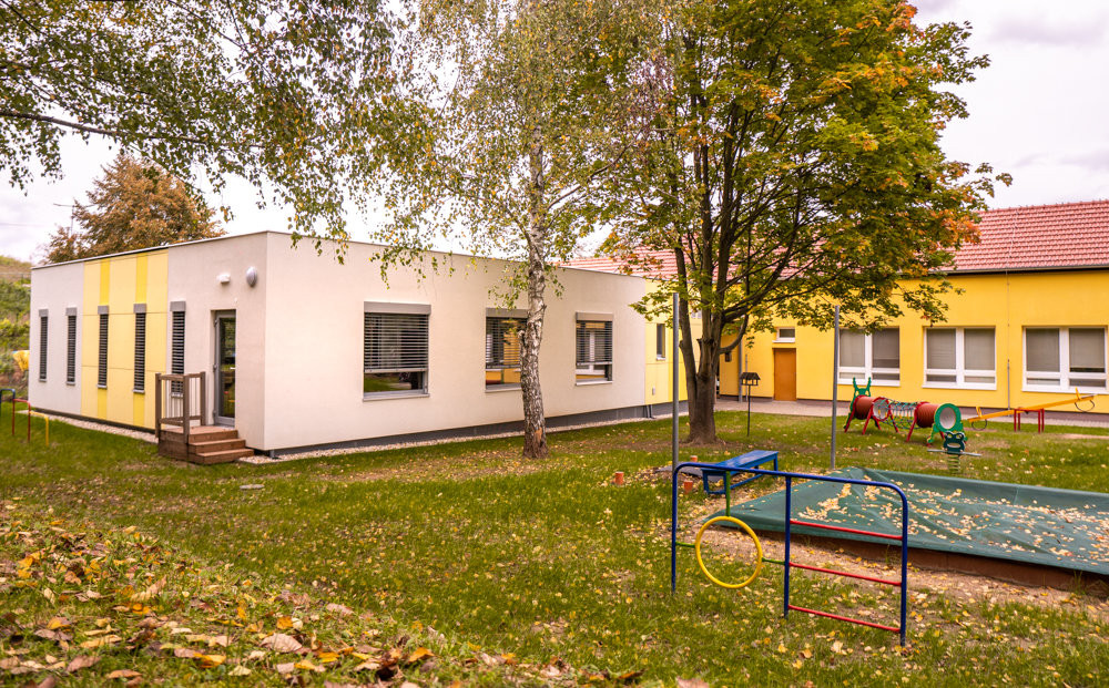 Veřejné stavby založené na vrutech - Základní a mateřská škola Střelice