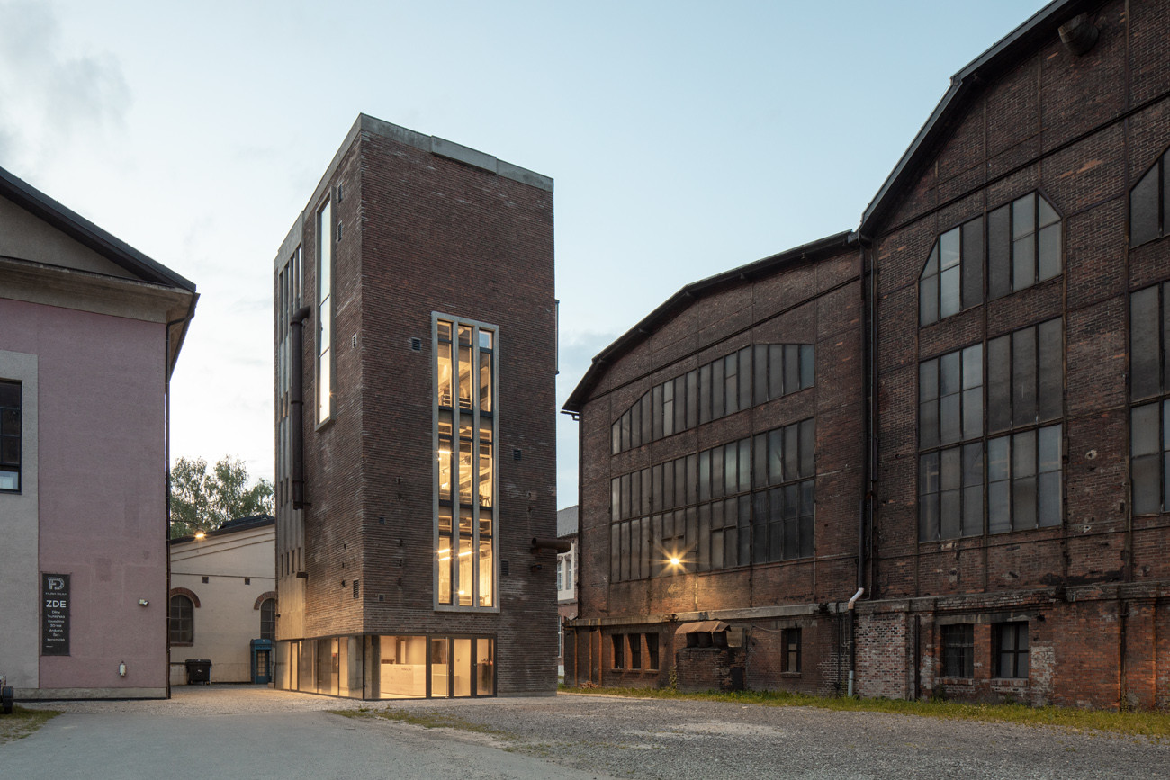 Ve věži výdušné jámy v Ostravě jsou kanceláře kreativců (Firemní sídlo, Kamil Mrva Architects, 2024)