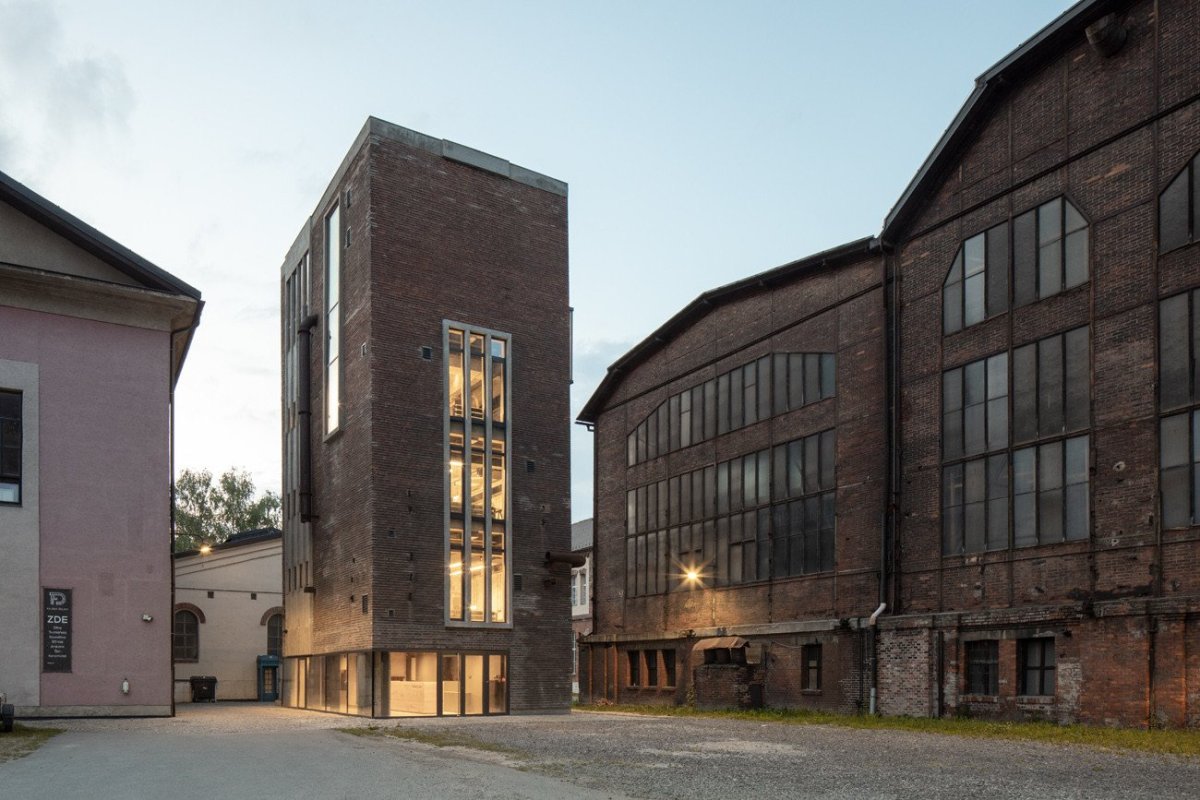 Ve věži výdušné jámy v Ostravě jsou kanceláře kreativců (Firemní sídlo, Kamil Mrva Architects, 2024)