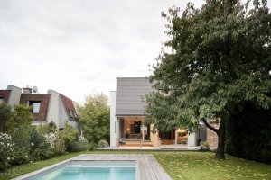 Přestavba řadového domu v Praze-Dědině od studia SOA architekti