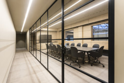 Prosklené industriální příčky DIGERO od Dorsis