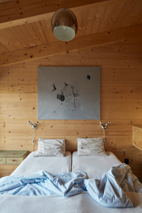 Dům za zdí, Mjölk architekti