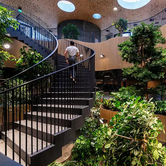 Zelená atria přináší do interiéru vysokou estetickou i funkční hodnotou.