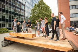 Studenti architektury ČVUT v Praze realizovali lávky do Krkonoš