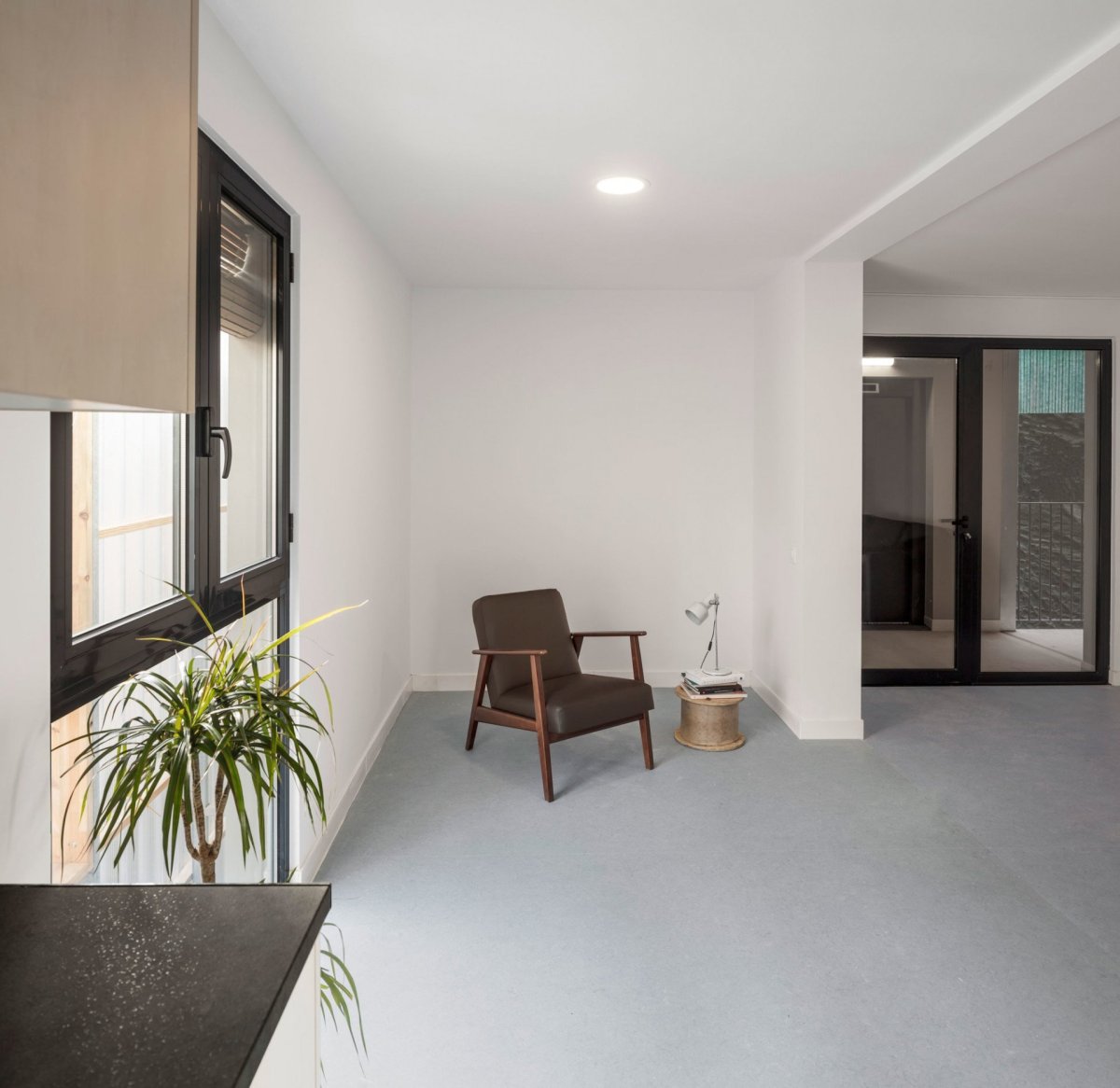 Dočasný bytový dům v Barceloně, Straddle3 + Eulia Arkitektura + Yaiza Terré
