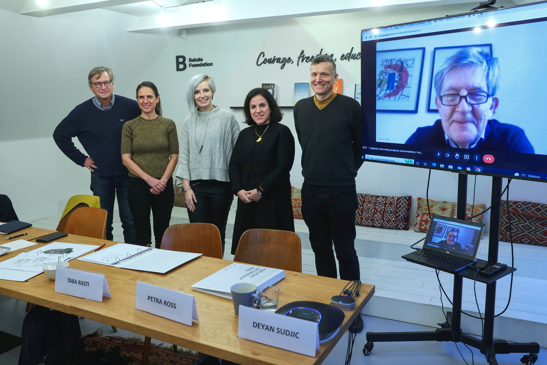 Porota Kaplicky Intership 2022 zleva - Zdeněk Lukeš, Regina Loukotová, Petra Ross, Taba Rasti, Michal Kohout, Deyan Sudjic