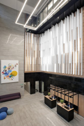 Prvky Ecophon SoloTM Baffle – stěnová instalace