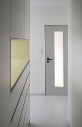 Pohled ze šatny v ložnici. Studio ČTYŘI STĚNY, Rekonstrukce bytu v Krči - foto