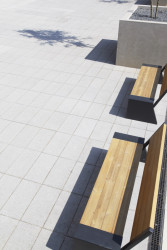 Administrativní komplex Rustonka v Praze-Karlíně, dlažba BEST-GIGANTICKÁ, CMC Architects