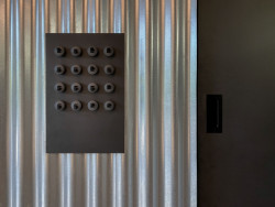 Kavárna Kontejner na Ortenově náměstí od Collarch studia