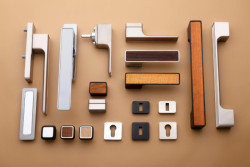 Kolekce kování MAXIMAL v různých provedeních povrchů i výplní