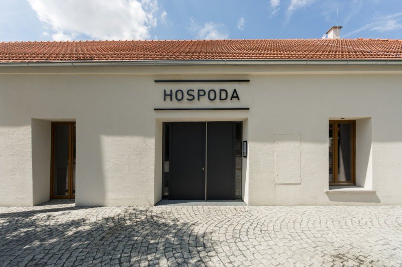 Rekonstrukce hospody se sálem v Máslovicích od bod architekti