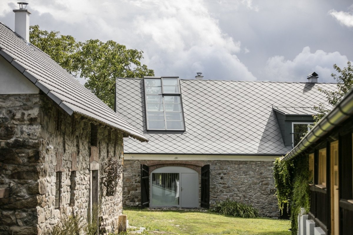 Rekonstrukce stodoly ve Středních Čechách, Studio Raketoplán