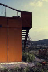 Rodinná vila Vráž, Olgoj Chorchoj