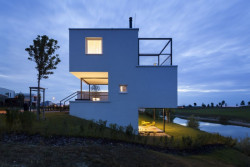 Obydlí v objetí golfu, 3x3,