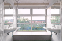 Dům v Ostopovicích, ORA: Pohled do koupelny