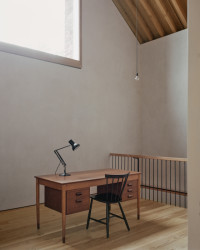 Ateliér TYPE proměnil opuštěnou kamennou stodolu poblíž britského Devonu na rodinné bydlení