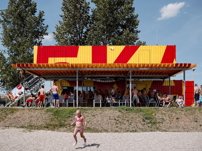 JRKVC, 5KA / Bufet z lodných kontajnerov – foto