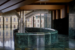 Foyer Nové scény Národního divadla - nejhodnotnější prostor celé budovy. Foto: Radek Úlehla