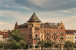 Palác Bellevue nedaleko Karlova mostu