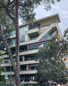 Vincenzo Monaco, Amedeo Luccichenti (spolupráce Julio Lafuente) – Palazzina, 1953-1955. Ulice: via Fratelli Ruspoli