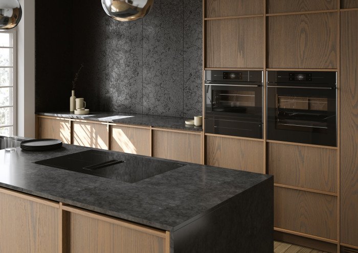 Varné desky jsou dostupné také v elegantním černém skle a matné břidlicově černém povrchu.