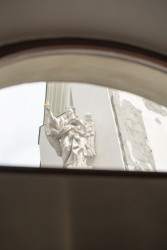 Interiér zmrzlinárny v Brně od architektky Barbory Kudelové