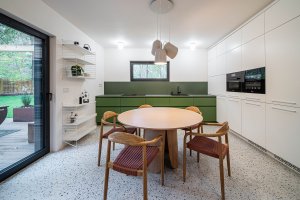 Architektka Tereza Čudová Ajmová zrekonstruovala dřevostavbu na Nymbursku.