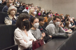 Premiéra filmu Trochu poučnej barák o budově Fakulty architektury ČVUT v Praze