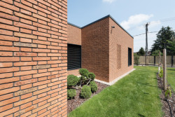 Dom s kamenným pátiom, Beef architekti