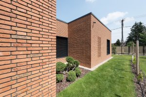 Dom s kamenným pátiom, Beef architekti