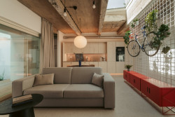 Obývací pokoj s kuchyní (Byt ve vnitrobloku; BekArch)