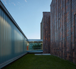 Dostavba Jihočeské vědecké knihovny v Českých Budějovicích od Kuba & Pilař architekti