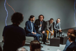 Diskuze Velké změny Prahy (14. 4.) s náměstkem pro rozvoj Petrem Hlaváčkem a náměstkem pro dopravu Adamem Scheinherrem o ulici V Holešovičkách a severní části Pražského okruhu.