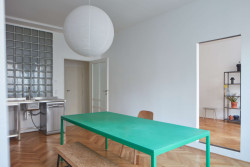 Vedle bouracích prací a epoxidové podlahy se investovalo do obnovy parket... - Byt v Praze na Letné, Prokop Hartl