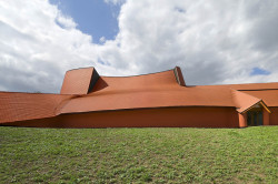 Dostavba zámku ve Velkých Opatovicích, Fránek Architects, 1998-2007.