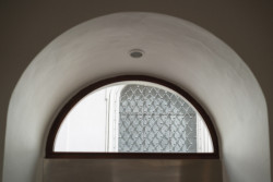 Interiér zmrzlinárny v Brně od architektky Barbory Kudelové