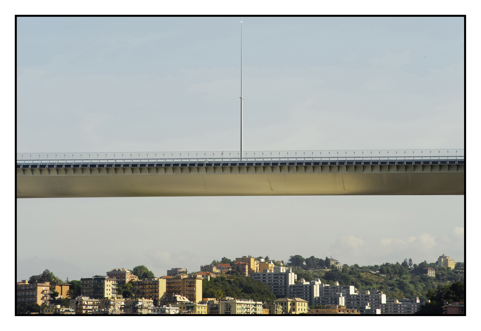 Most svatého Jiří stojí nad Janovem už tři roky. Navrhl ho architekt Renzo Piano jako památník i symbol naděje