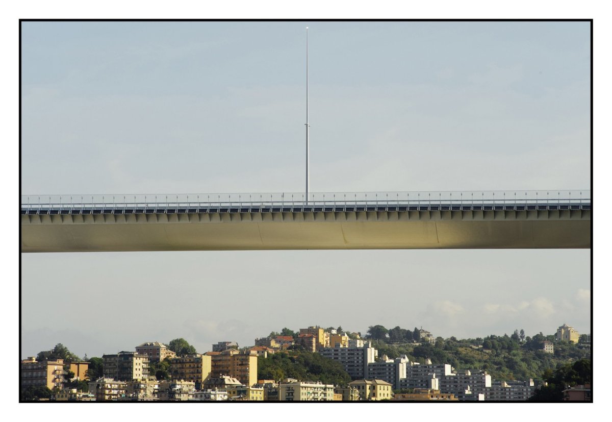 Most svatého Jiří stojí nad Janovem už tři roky. Navrhl ho architekt Renzo Piano jako památník i symbol naděje