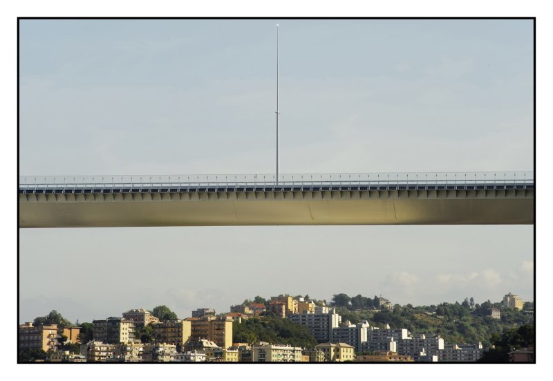 Most svatého Jiří stojí nad Janovem už tři roky. Navrhl ho architekt Renzo Piano jako památník i symbol naděje