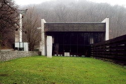 Krematorium a urnový háj v Bratislavě od Ferdinanda Milučkého, 1962-1968.