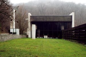 Krematorium a urnový háj v Bratislavě od Ferdinanda Milučkého, 1962-1968.