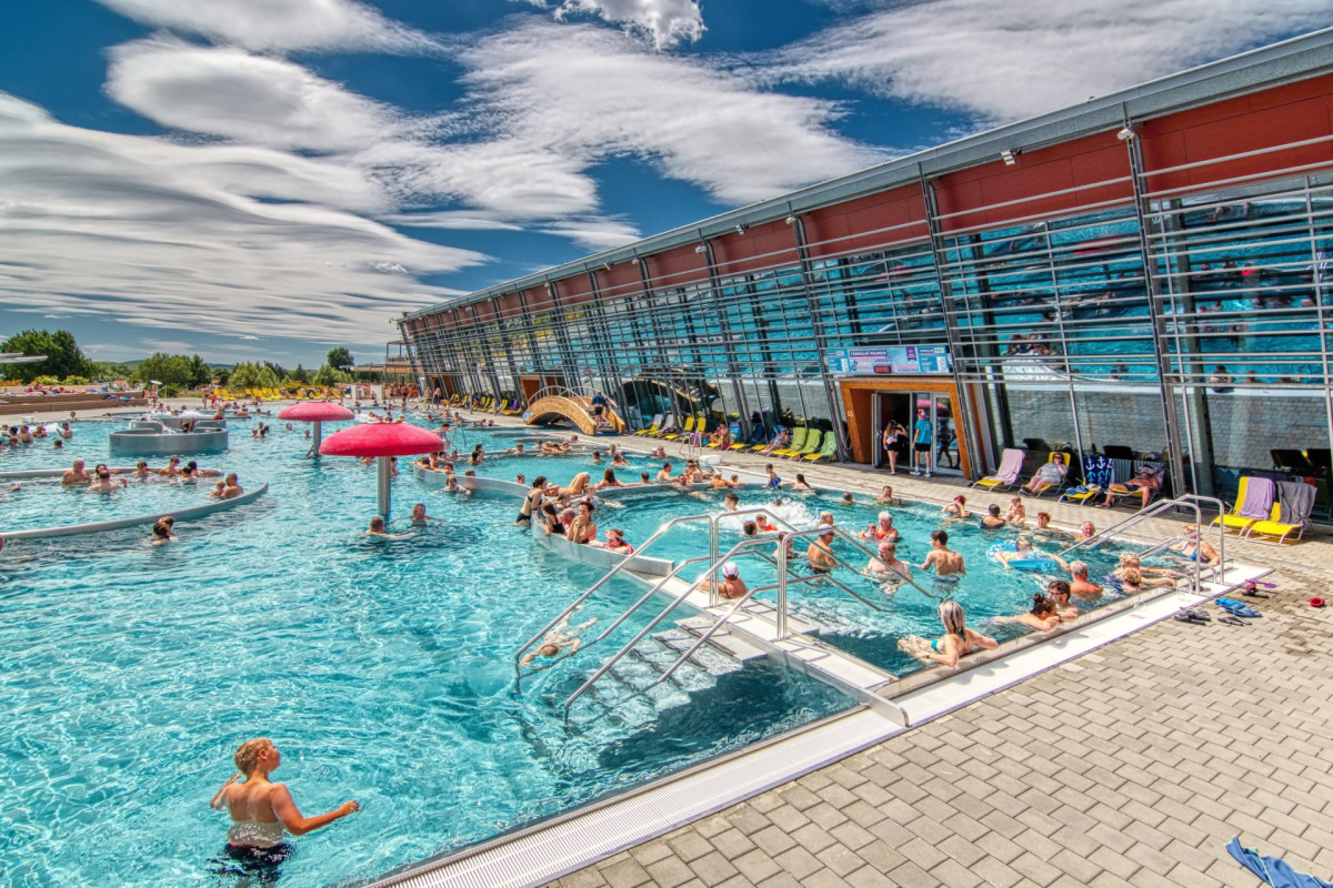 Aqualand Moravia v Pasohlávkách s bazénovými prvky realizovanými společností Berndorf Bäderbau.