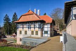 Vodoléčebný ústav navrhl Dušan Jurkovič v roce 1902. (Sluneční lázně v Luhačovicích, TRANSAT architekti)