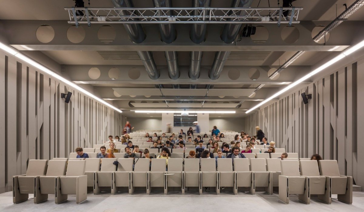 Nantes Saint - přestavba skladiště na uměleckou školu, Franklin Azzi Architecture