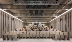 Nantes Saint - přestavba skladiště na uměleckou školu, Franklin Azzi Architecture