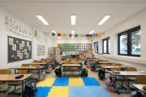 Podlahy, stropy i stěny jsou izolované PIR panely a minerální vatou.