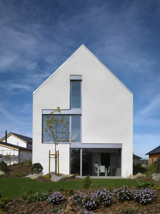 Dům se šikmou střechou ve Struhařově od ateliéru Stempel & Tesar architekti
