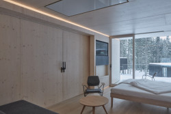 Sheltre pre hotel Bjornson, Ark-shelter / Michiel De Backer, Viktor Mikovčák, Martin Mikovčák